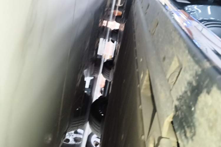 Used Zeekr 001 2024 ME Edition 100 kWh All-Wheel Drive Right Side Sill
