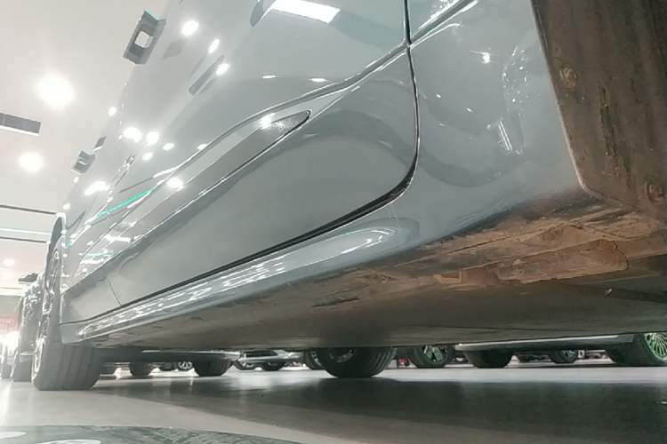 Used Zeekr 001 2024 WE Edition 95 kWh All-Wheel Drive Right Side Sill