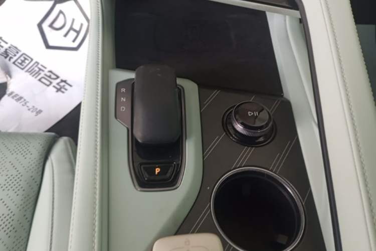 Used Zeekr 001 2024 WE Edition 100 kWh Rear-Drive Gear Lever