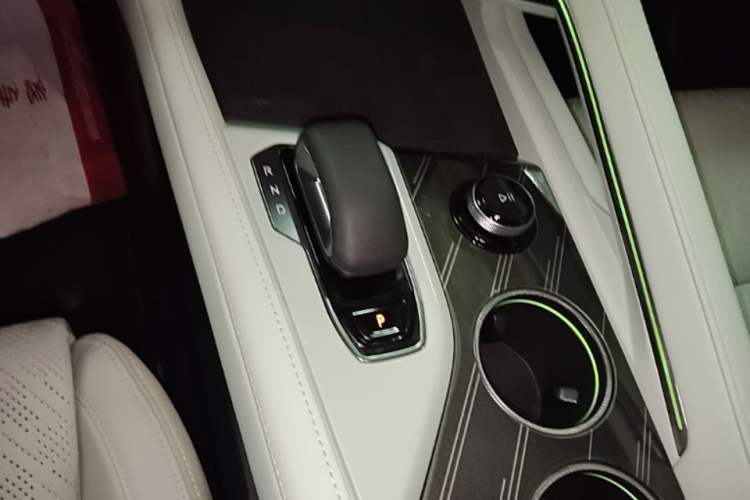 Used Zeekr 001 2024 WE Edition 95 kWh All-Wheel Drive Gear Lever