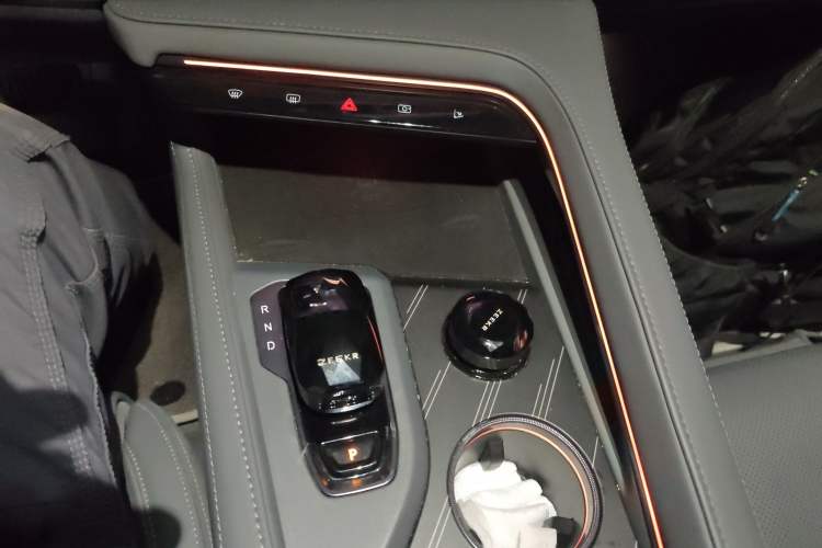 Used Zeekr 001 2024 WE Edition 95 kWh All-Wheel Drive Gear Lever