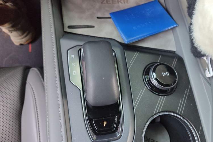 Used Zeekr 001 2024 WE Edition 95 kWh All-Wheel Drive Gear Lever