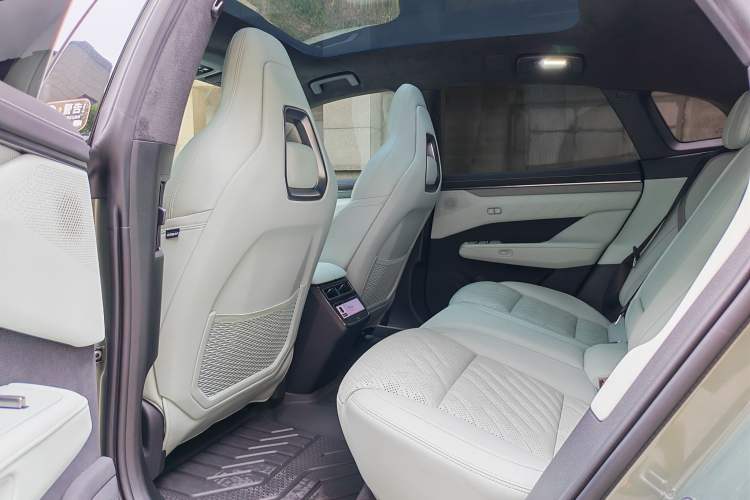 Used Zeekr 001 2024 YOU Edition 100 kWh All-Wheel Drive Interior 2