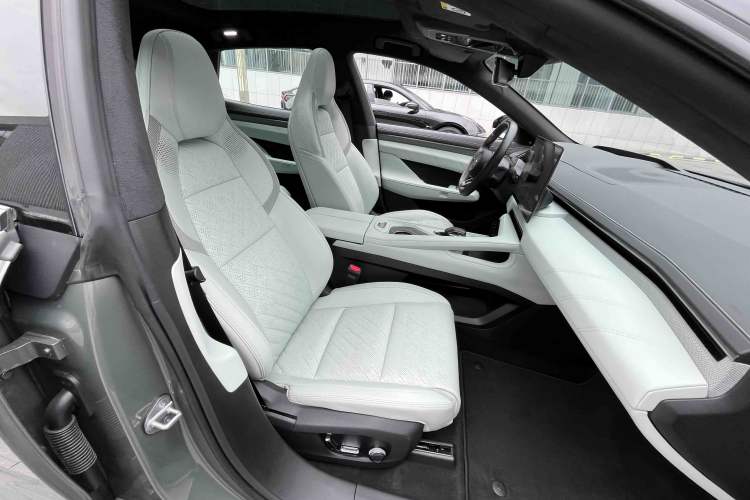 Used Zeekr 001 2024 WE Edition 100 kWh Rear-Drive Interior 3