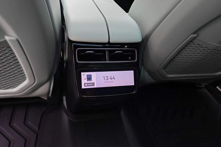 Used Zeekr 001 2024 YOU Edition 100 kWh All-Wheel Drive Interior 4