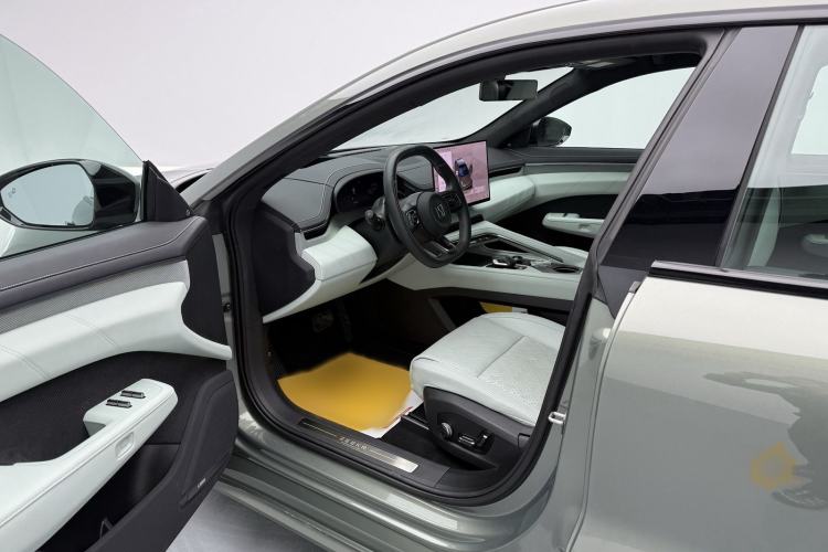 Used Zeekr 001 2024 WE Edition 100 kWh Rear-Drive Interior 4