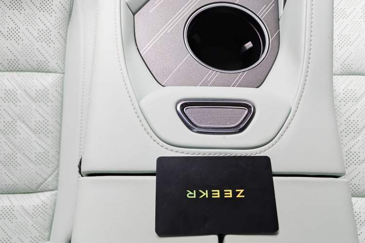Used Zeekr 001 2024 YOU Edition 100 kWh All-Wheel Drive Interior 5