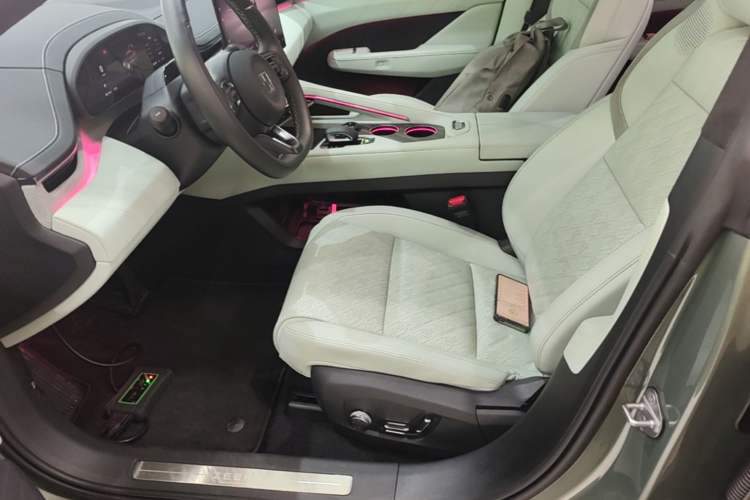 Used Zeekr 001 2024 YOU Edition 100 kWh All-Wheel Drive Left Front Seat