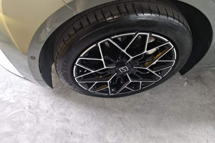 Used Zeekr 001 2024 WE Edition 100 kWh Rear-Drive Left Front Wheel Hub