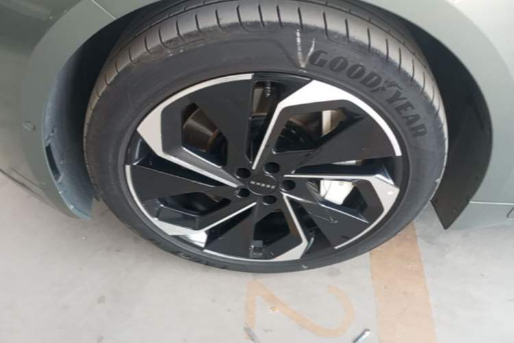 Used Zeekr 001 2024 WE Edition 100 kWh Rear-Drive Left Front Wheel Hub