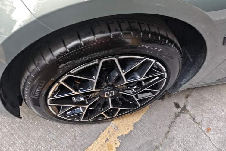 Used Zeekr 001 2024 YOU Edition 100 kWh All-Wheel Drive Left Front Wheel Hub