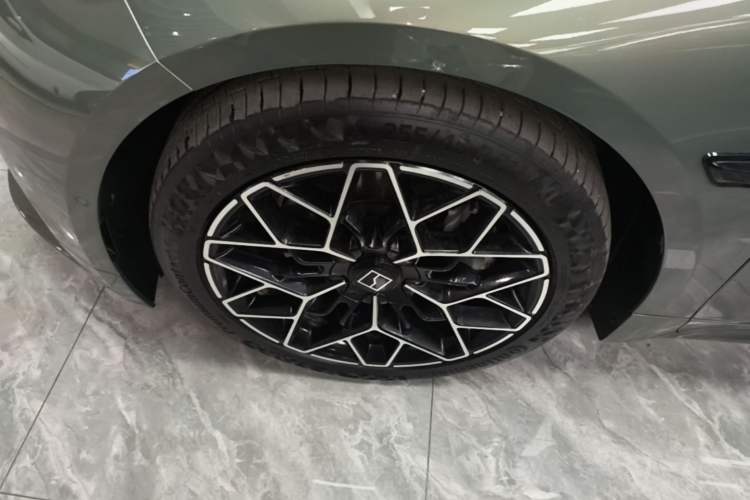 Used Zeekr 001 2024 WE Edition 95 kWh All-Wheel Drive Left Front Wheel Hub