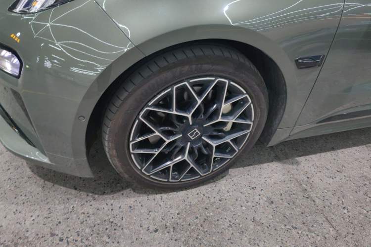 Used Zeekr 001 2024 WE Edition 95 kWh All-Wheel Drive Left Front Wheel Hub