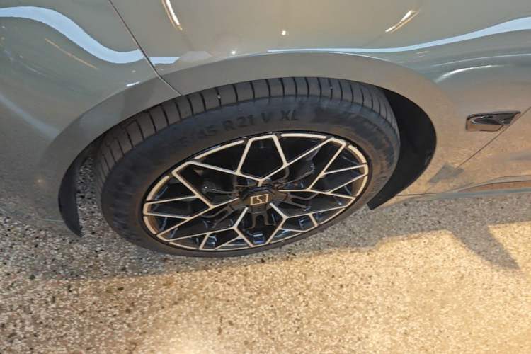 Used Zeekr 001 2024 WE Edition 95 kWh All-Wheel Drive Left Front Wheel Hub