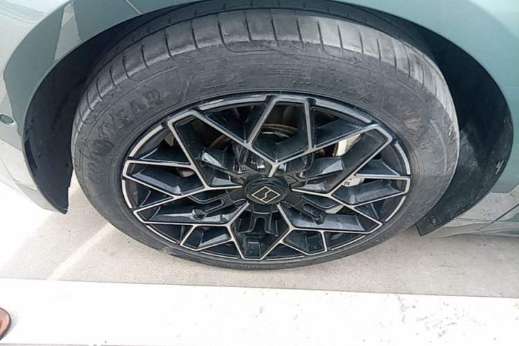 Used Zeekr 001 2024 WE Edition 100 kWh Rear-Drive Left Front Wheel Hub