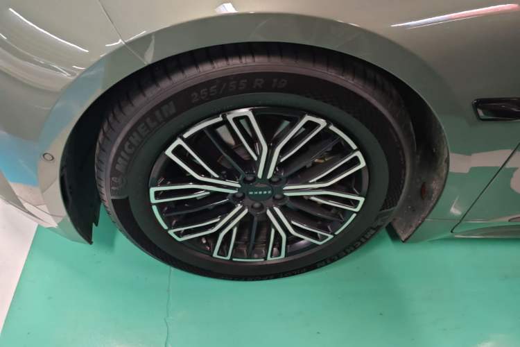 Used Zeekr 001 2024 ME Edition 100 kWh All-Wheel Drive Left Front Wheel Hub
