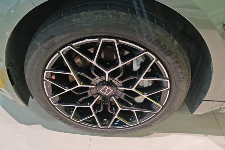 Used Zeekr 001 2024 WE Edition 100 kWh Rear-Drive Left Front Wheel Hub