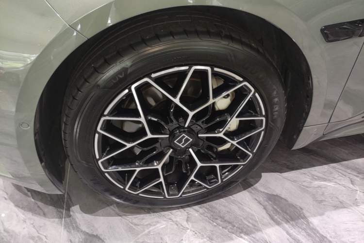 Used Zeekr 001 2024 WE Edition 100 kWh Rear-Drive Left Front Wheel Hub