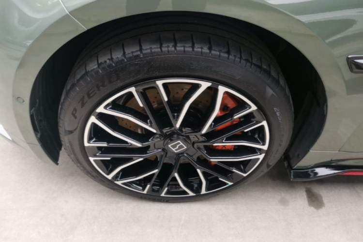 Used Zeekr 001 2024 YOU Edition 100 kWh All-Wheel Drive Left Front Wheel Hub