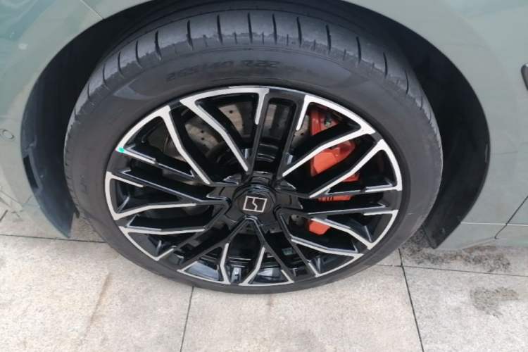 Used Zeekr 001 2024 YOU Edition 100 kWh All-Wheel Drive Left Front Wheel Hub
