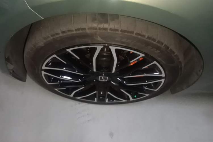 Used Zeekr 001 2024 YOU Edition 100 kWh All-Wheel Drive Left Front Wheel Hub