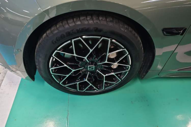 Used Zeekr 001 2024 WE Edition 100 kWh Rear-Drive Left Front Wheel Hub