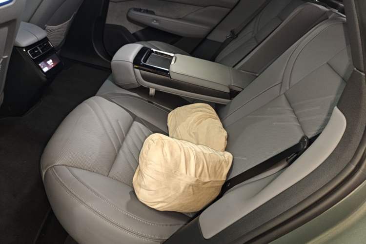 Used Zeekr 001 2024 YOU Edition 100 kWh All-Wheel Drive Left Rear Seat