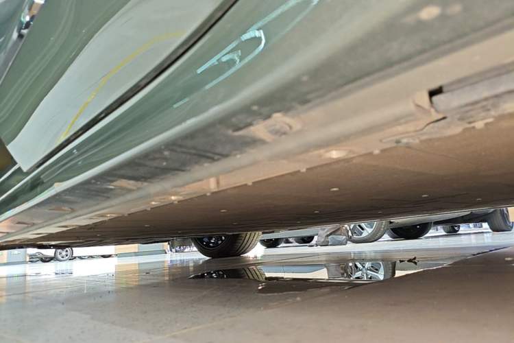 Used Zeekr 001 2024 YOU Edition 100 kWh All-Wheel Drive Left Side Sill