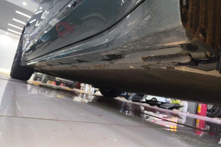 Used Zeekr 001 2024 WE Edition 100 kWh Rear-Drive Left Side Sill
