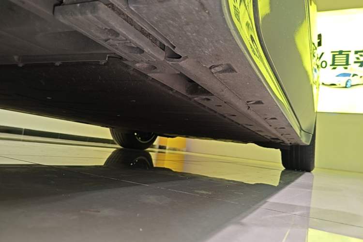 Used Zeekr 001 2024 WE Edition 100 kWh Rear-Drive Left Side Sill