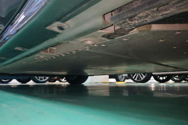 Used Zeekr 001 2024 WE Edition 95 kWh All-Wheel Drive Left Side Sill