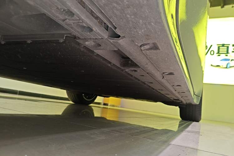 Used Zeekr 001 2024 WE Edition 100 kWh Rear-Drive Left Side Sill