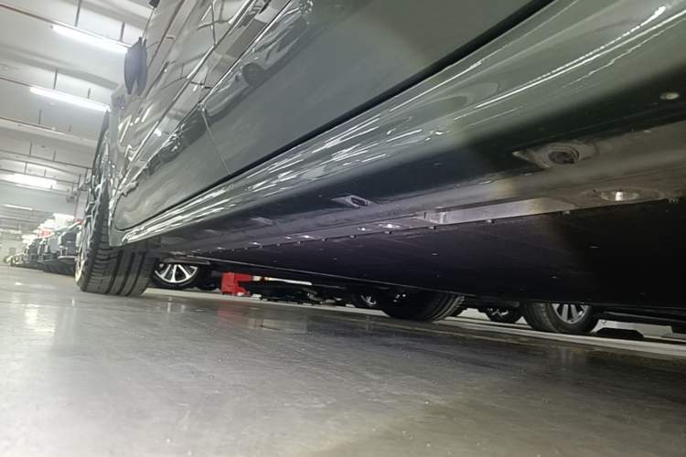 Used Zeekr 001 2024 YOU Edition 100 kWh All-Wheel Drive Left Side Sill