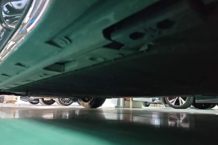 Used Zeekr 001 2024 WE Edition 100 kWh Rear-Drive Left Side Sill