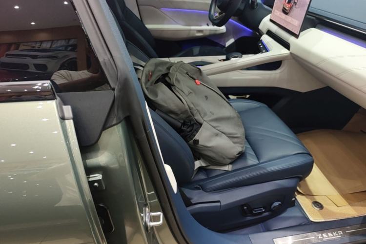 Used Zeekr 001 2024 WE Edition 100 kWh Rear-Drive Right Front Seat