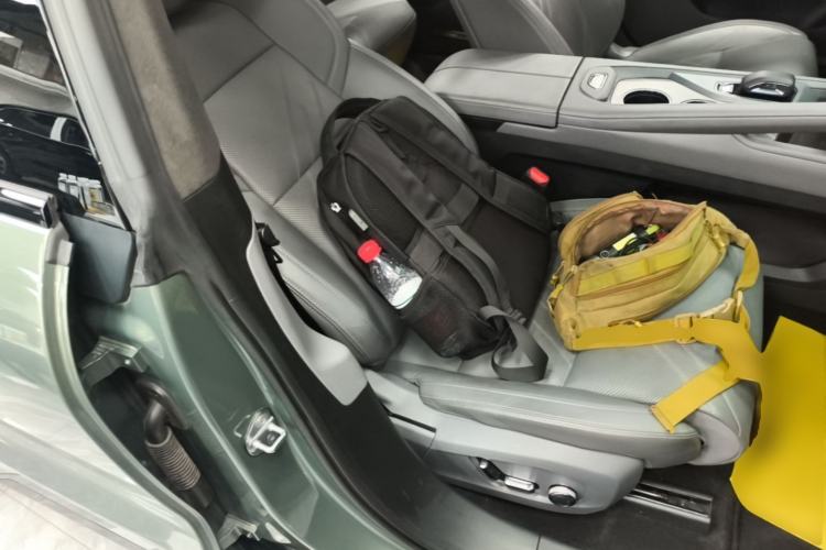 Used Zeekr 001 2024 WE Edition 95 kWh All-Wheel Drive Right Front Seat