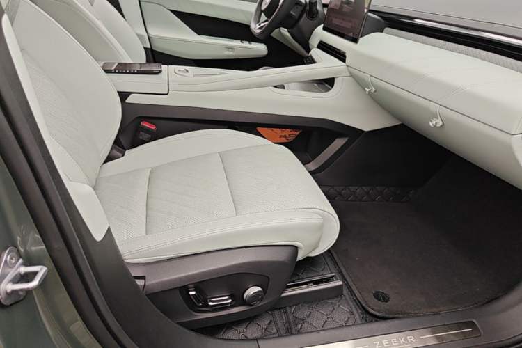 Used Zeekr 001 2024 WE Edition 100 kWh Rear-Drive Right Front Seat