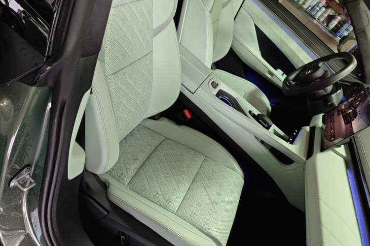 Used Zeekr 001 2024 YOU Edition 100 kWh All-Wheel Drive Right Front Seat