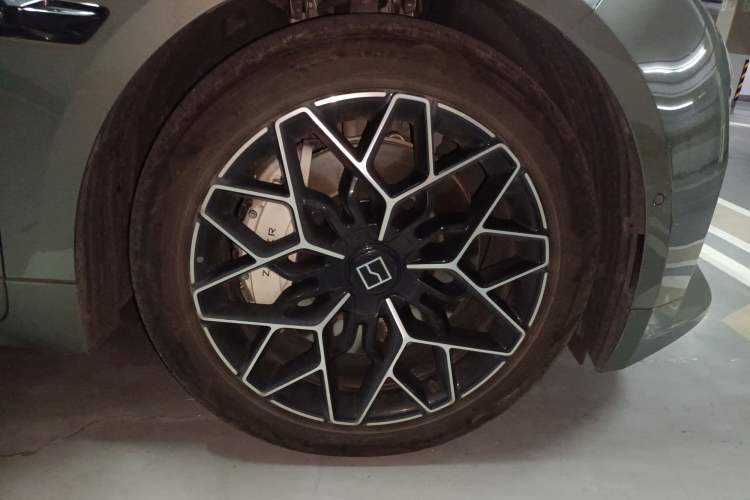 Used Zeekr 001 2024 WE Edition 95 kWh All-Wheel Drive Right Front Wheel Hub