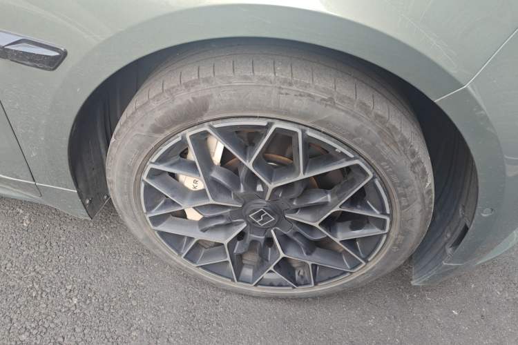 Used Zeekr 001 2024 WE Edition 100 kWh Rear-Drive Right Front Wheel Hub