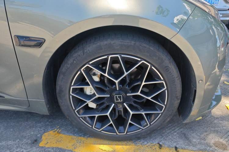 Used Zeekr 001 2024 ME Edition 100 kWh All-Wheel Drive Right Front Wheel Hub