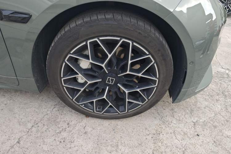 Used Zeekr 001 2024 WE Edition 100 kWh Rear-Drive Right Front Wheel Hub