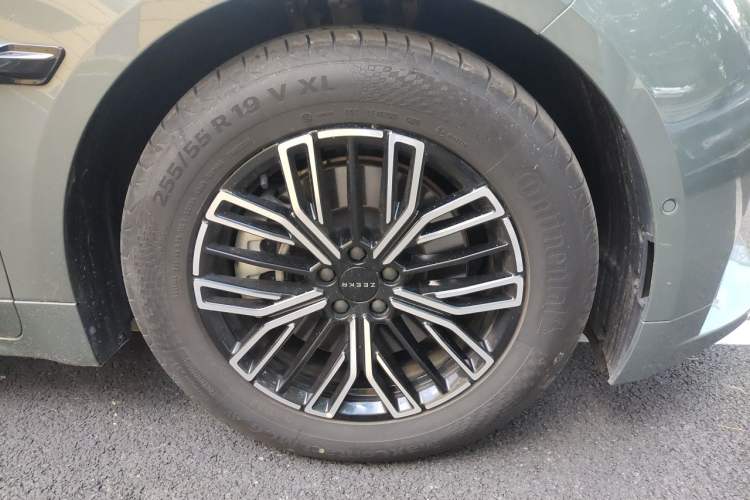 Used Zeekr 001 2024 WE Edition 100 kWh Rear-Drive Right Front Wheel Hub