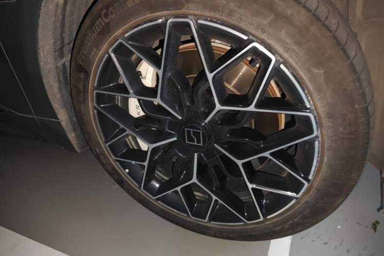 Used Zeekr 001 2024 YOU Edition 100 kWh All-Wheel Drive Right Front Wheel Hub