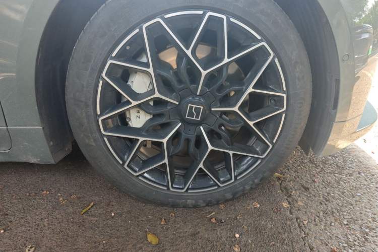 Used Zeekr 001 2024 WE Edition 95 kWh All-Wheel Drive Right Front Wheel Hub