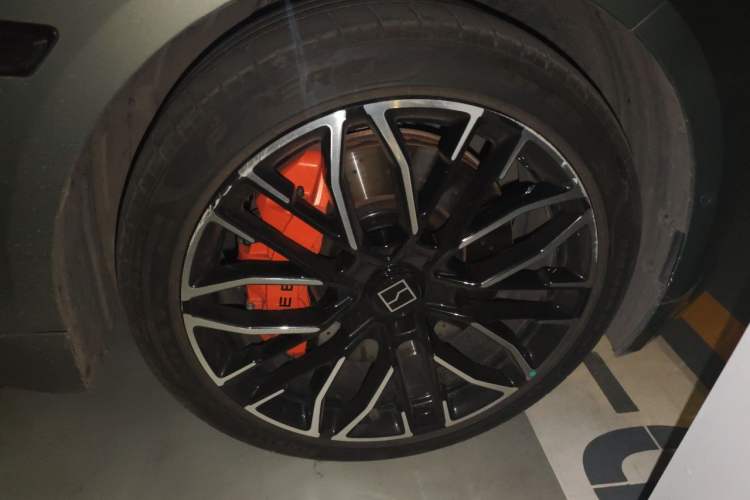 Used Zeekr 001 2024 YOU Edition 100 kWh All-Wheel Drive Right Front Wheel Hub