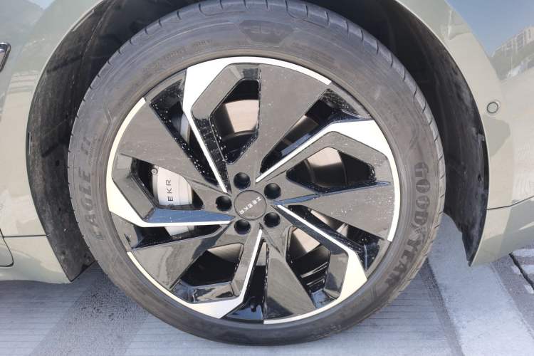 Used Zeekr 001 2024 WE Edition 95 kWh All-Wheel Drive Right Front Wheel Hub