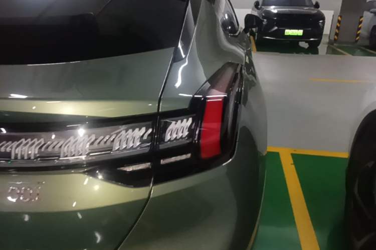 Used Zeekr 001 2024 YOU Edition 100 kWh All-Wheel Drive Right Rear Taillight