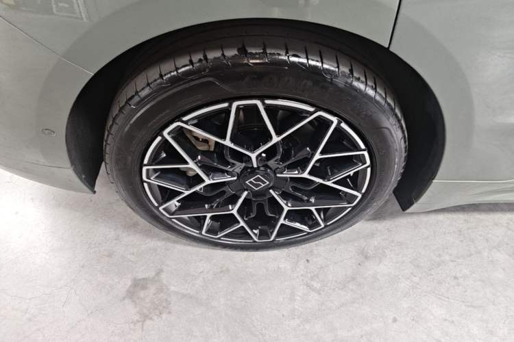Used Zeekr 001 2024 WE Edition 100 kWh Rear-Drive Right Rear Wheel Hub