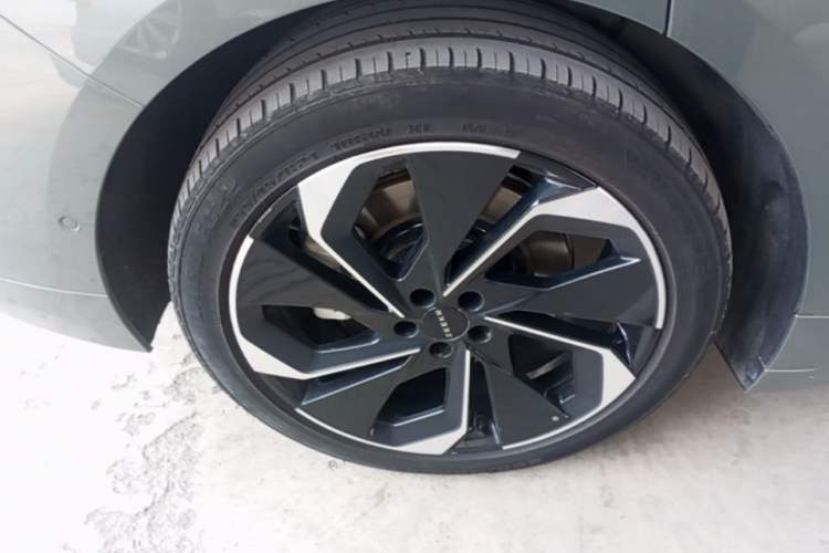 Used Zeekr 001 2024 WE Edition 100 kWh Rear-Drive Right Rear Wheel Hub